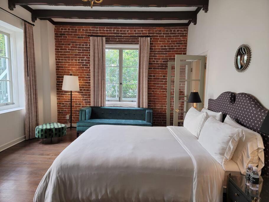 Cozy Studio With Franklin Village View - 30 Day Minimum Stay Los Angeles Eksteriør billede